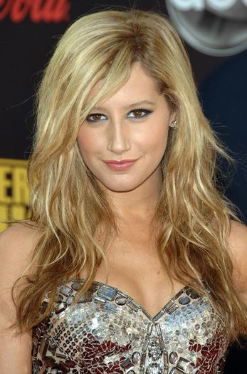 at4_0_0_0x0_603x912 - Ashley Tisdale