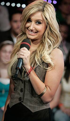 070312_AshleyTisdale_vmed_4p_widec