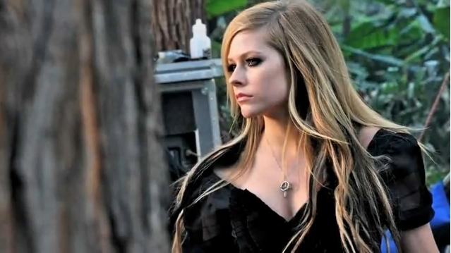 11973776_KIFQXWOQF - Avril Lavigne