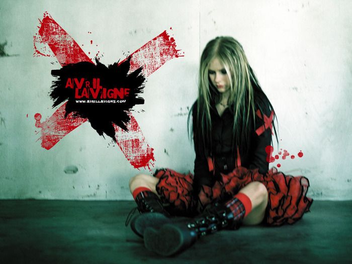 12619392_REFJKMIME - Avril Lavigne