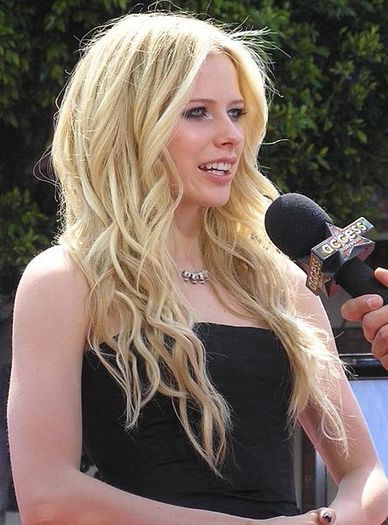 12656934_TTKAJMIUW - Avril Lavigne