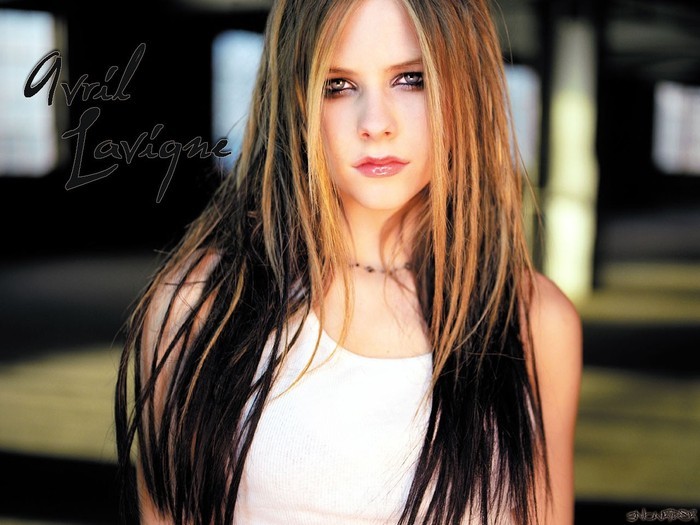 PZHTESSUCMMBLXTFVQS - Avril Lavigne