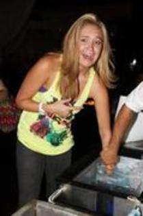 12521546_FTLSJOHIV - Tiffany Thornton