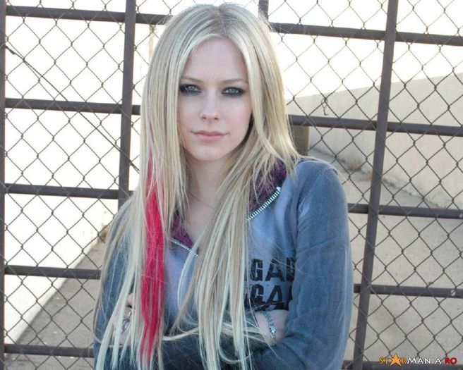 048f0dd67ea3dcc34fd61f7d9fa4fd31-avril-lavigne_124