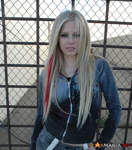 ac31da81015ea50c41644a2e4e19268c-avril-lavigne_129