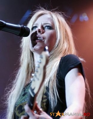 b0163a0552227deb37c93db7e7d7ca14-avril-lavigne_95