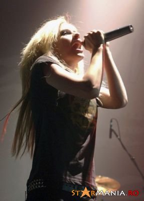 c5b581f1b94446d057dd60058b032975-avril-lavigne_93