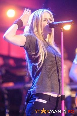 f8dc9f6d9e47e5dfb2606f77341a4f74-avril-lavigne_105