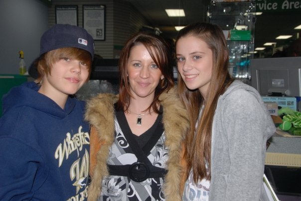 12939286_SNMKMTUFH - Justin and Caitlin