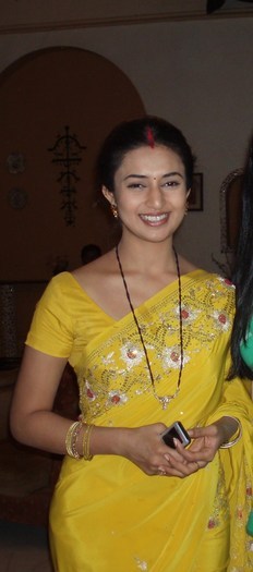 FJOAWTSDIAYKCOPRIRF - poze divyanka tripathi