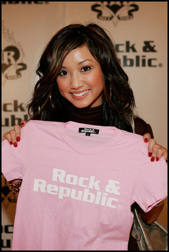 ZIAJFYRKRNTBOBOBNEV - poze brenda song