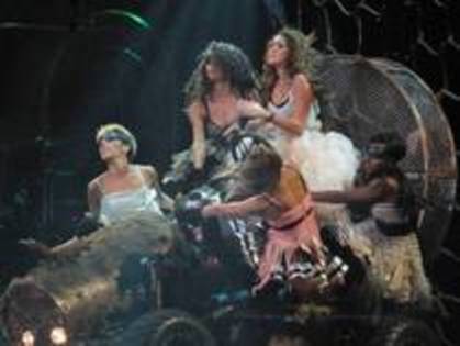 21 - Miley in concert