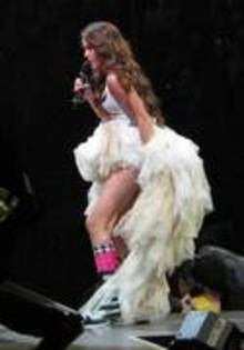 26 - Miley in concert