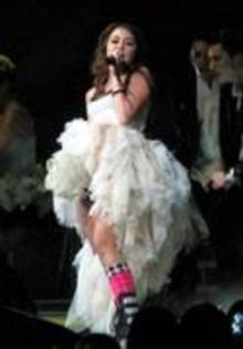 31 - Miley in concert