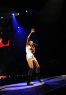 32 - Miley in concert