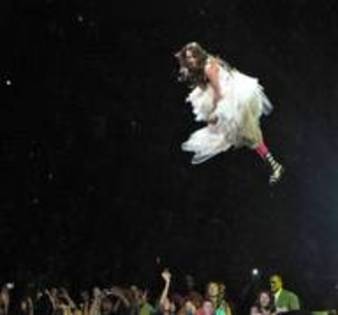 36 - Miley in concert
