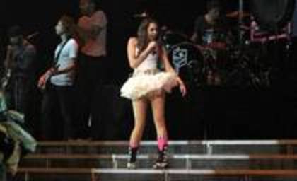 38 - Miley in concert