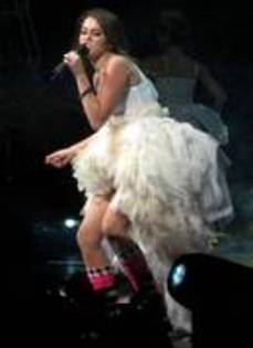 98 - Miley in concert