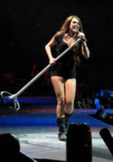 99 - Miley in concert
