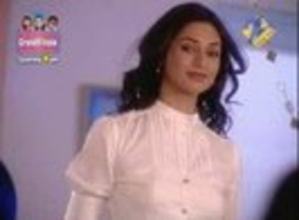 Divya in film - Poze Divyanka Tripathi