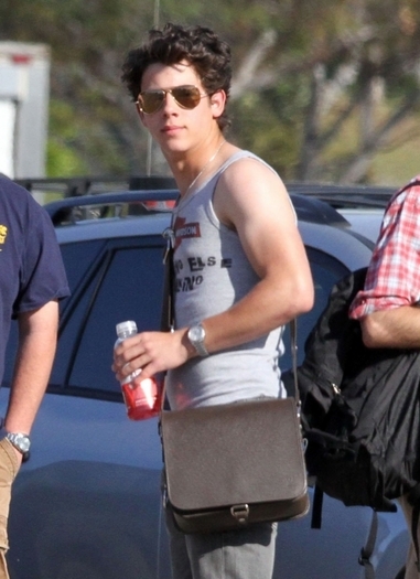 12861675_DWUXJLICZ - HOT NICK JONAS ON THE STREETS OF THE CITY