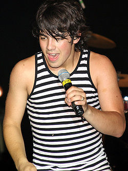 250px-Joe_Jonas_Paparazzo_Presents_CloseUp - album pentru XOXOjonasbrothersfanno1XOXO