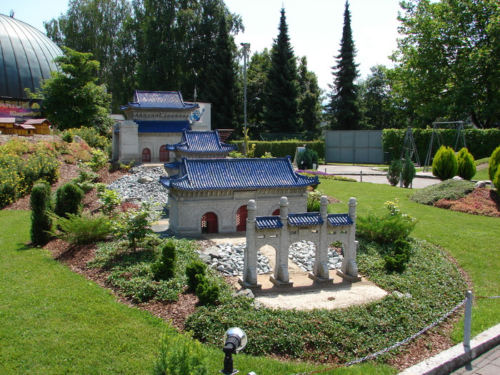 Dr. Sun Yat-sen Mausoleum; Mount Zijin, Nanjing, CHINA. minimundus.at.
