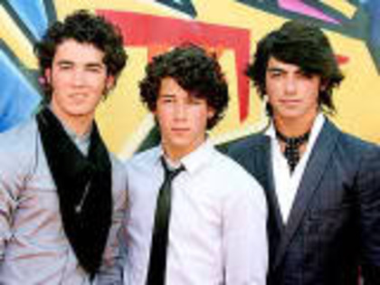 th_JONASBROTHERS - album pentru XOXOjonasbrothersfanno1XOXO