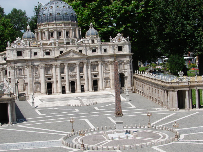 Basilica di San Pietro, Vatican; VATICAN. minimundus.at.
