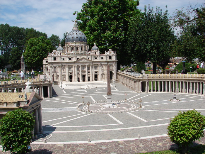 Basilica di San Pietro, Vatican; VATICAN. minimundus.at.
