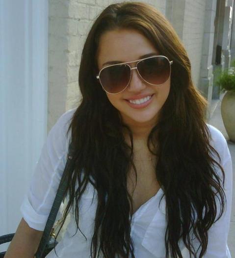 SALITHFRGZQMTCTFNSP[2] - cele mai rare poze cu miley cyrus