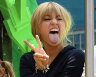 hannah - miley and hannah cu limba scoasa foarte haios