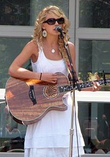 200px-Taylor_Swift_at_Yahoo_crop - album pentru anap