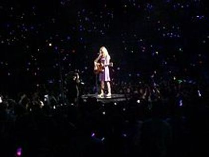 220px-Taylor_Swift_St__Louis_04_25_09