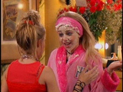 hmv1-06 - Emily si Miley in Hannah Montana