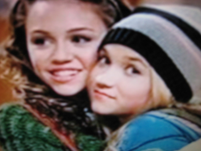 -Miley-and-Lily-hannah-montana-782301_1920_1440 - Emily si Miley in Hannah Montana