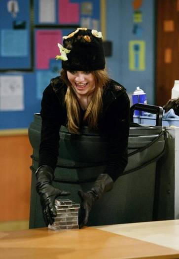 miley-cyrus_dot_com_hannahmontana-stills042 - Poze funny