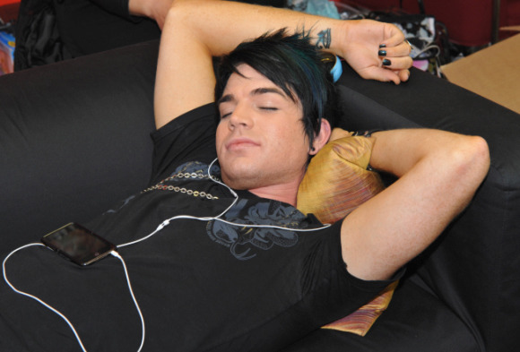 ADAM-LAMBERT-3; mie somn!
