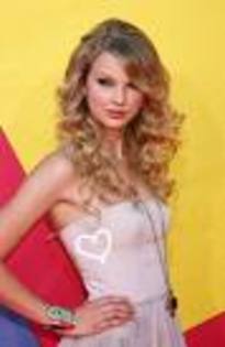 CAW7RZ2C - taylor swift