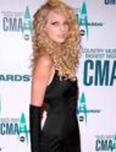 UMNTZBPPHEMLYRZWHIH - taylor swift