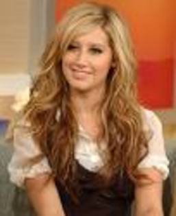 CAR6M9F3 - ashley tisdale