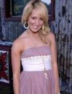 CAS5EZ8N - ashley tisdale