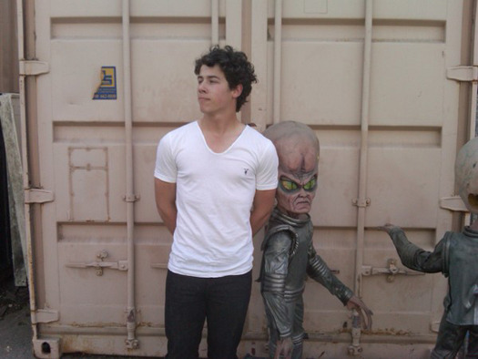 Nick-Jonas-Alien