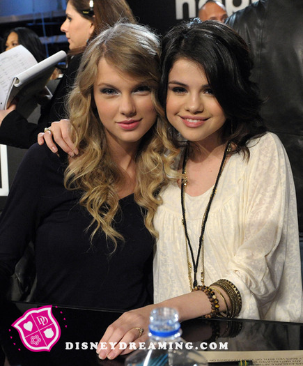 Taylor-Swift-Selena-Gomez-Hope-For-Haiti-Now1 - stars friends