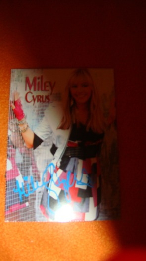 si asta e la fel cu  autographul lu miley
