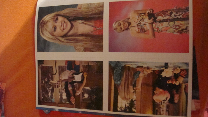 DSC02469; Sunt cartii postale da merg date jos
