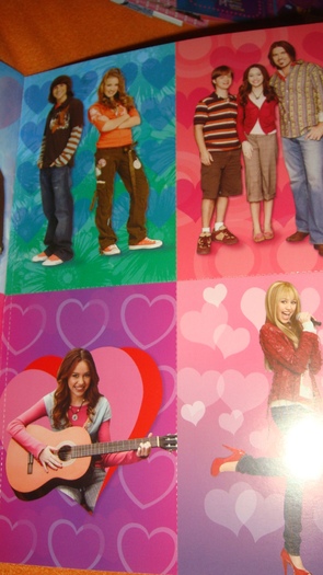 toate astea sunt cartii asa din cartonn si fine dar merg date jos