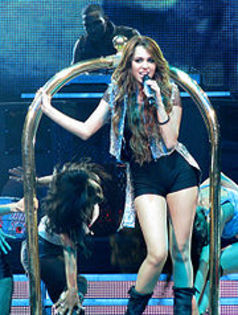 180px-Miley_Cyrus_-_Wonder_World_Tour_-_Party_in_the_U_S_A__cropped - album pentru MileyBigStar