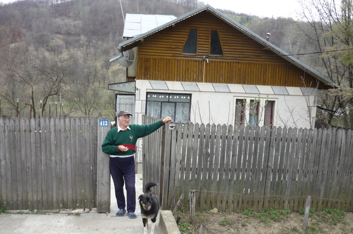 bunicul si Ursei ... ramasi singuri dupa plecarea noastra ... - Animalute si pasari