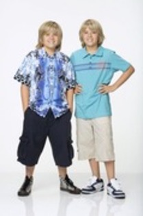 TFPOVTFKMQCFXHIGHMT - Zack si Cody